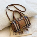 Large Capacity Classic Stripe Plaid Pattern Shoulder Bag PU Crossbody Tote with Adjustable Strap Zip Closure for Daily Use