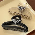 Classic Y2K autumn and winter letter clip for women, fashionable and cool hair clip, high-end and retro shark clip for hair