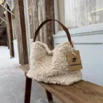Autumn Winter New Lamb Wool Tote Bag Loose Plush Shoulder Bag Large Capacity Furry Crossbody Bag Fashionable and Versatile New