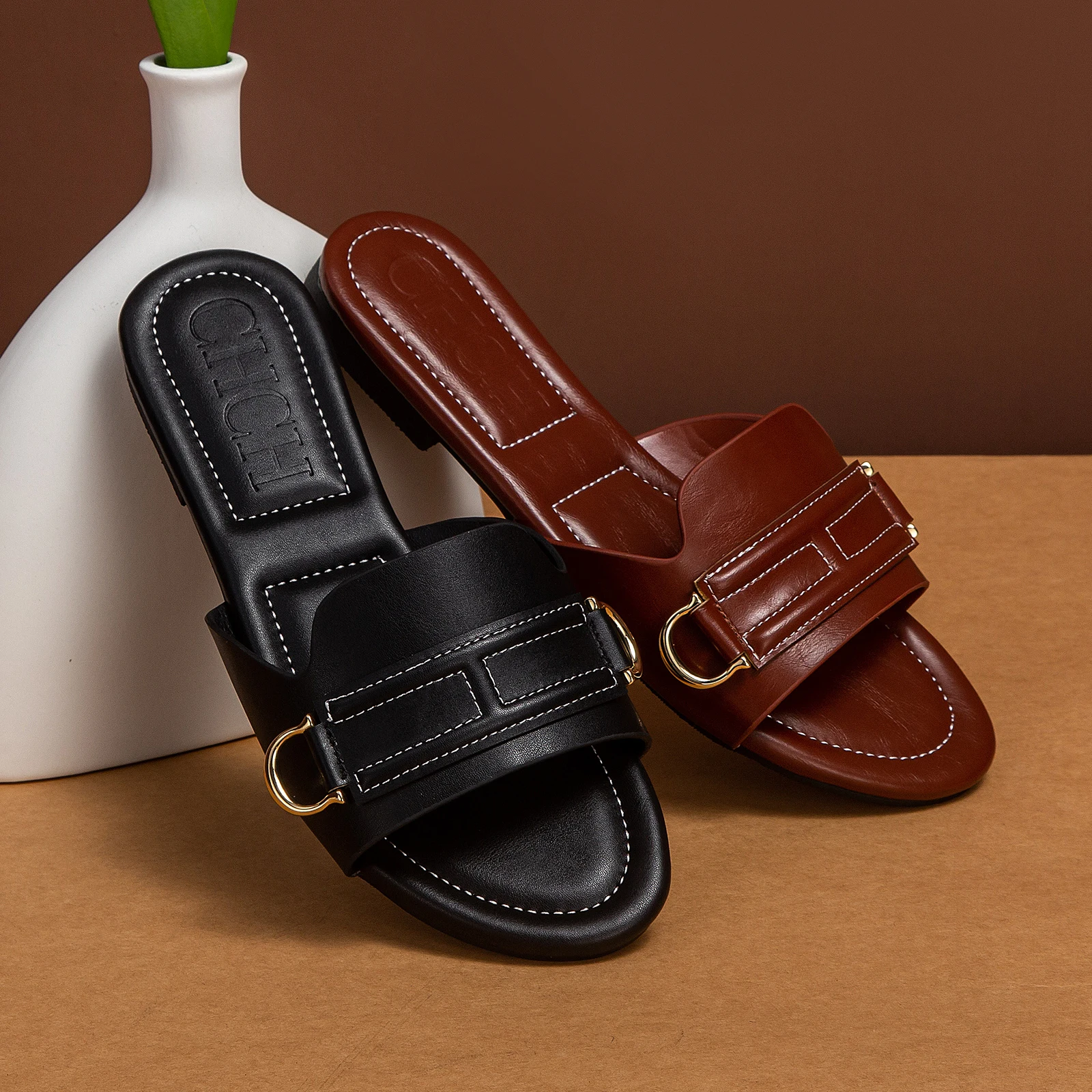 kf-See282788dfdc456fa9aecbbdfc80ebddL Fashionable Classic Solid PU Material Vacation Beach Occasion Women's Flat Bottom Slippers Women's New Slippers - Image 1